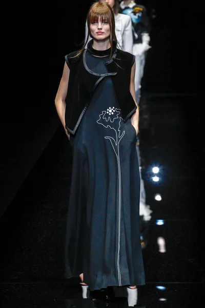 Look 32